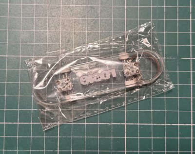 rosie 快閃店透明滑板