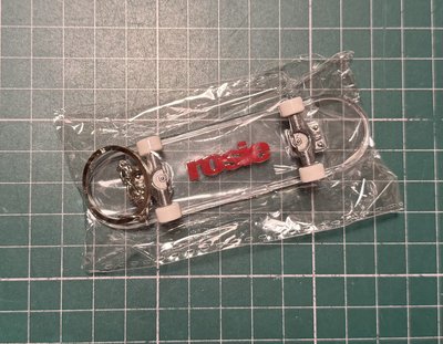 rosie 快閃店透明滑板