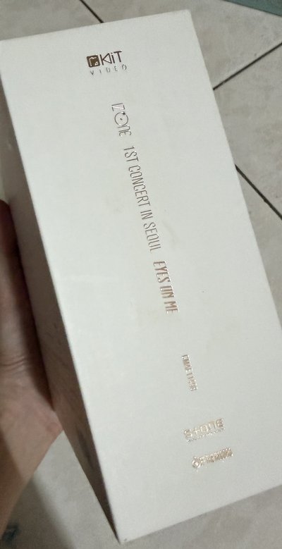 IZ*ONE 1st 演唱會 kit智能專 不含卡