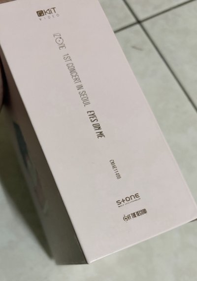 IZ*ONE 1st 演唱會 kit智能專 不含卡