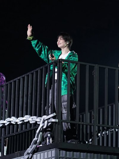 BAPE×Stray Kids 鯊魚外套 寅L