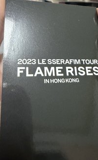 香港（左）有背瑕