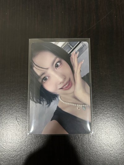 Momo yzy 簽售卡