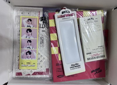 Stray kids 23 年曆菲彬組