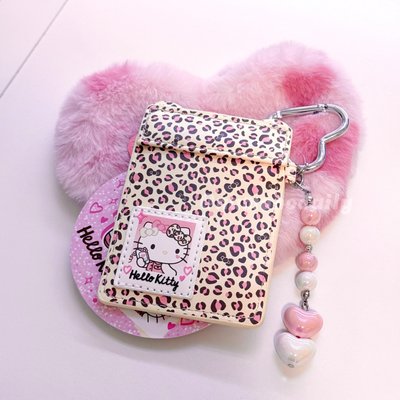 𝜗𝜚˚⋆Hello Kitty 愛心扣豹紋皮質卡套⸝⋆