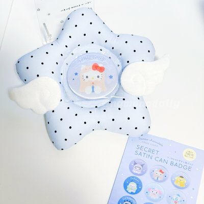 𝜗𝜚˚⋆三麗鷗捉迷藏系列緞面徽章 Hello Kitty⸝⋆