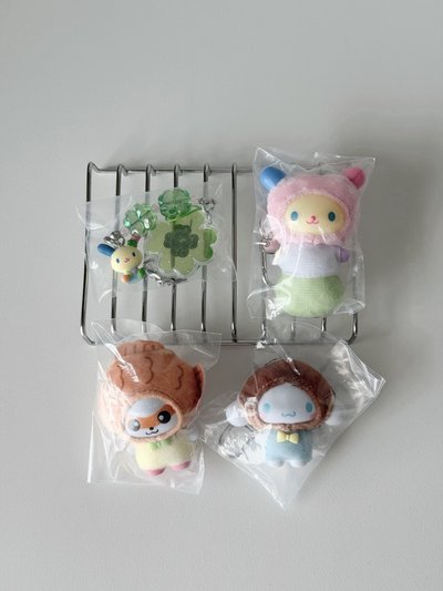 幸運草和菓子花小兔吊飾