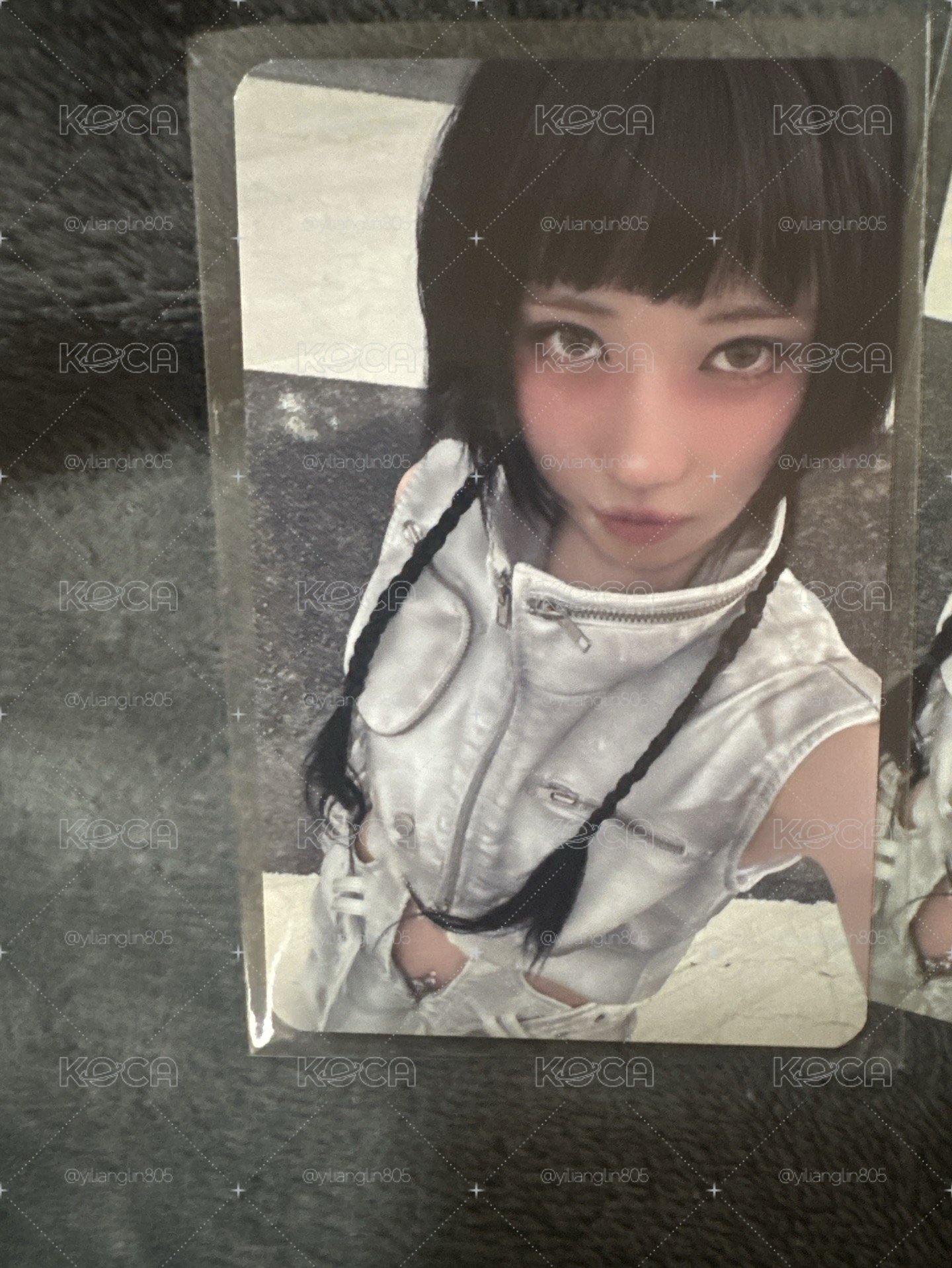 白衣角含一張綁