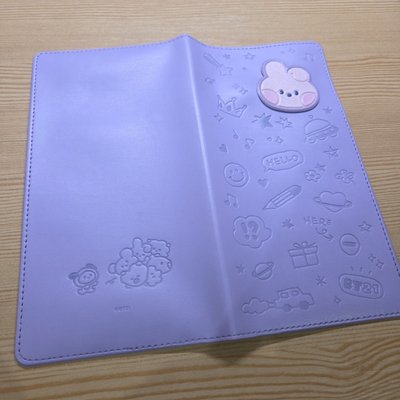 BT21 minini LEATHER PATCH 護照套[LARGE] (COOKY)
