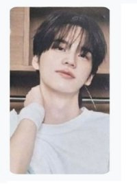 申惟摸脖子官拍