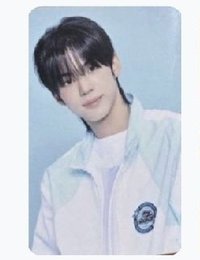 道勳 藍底側頭官拍（遠景）