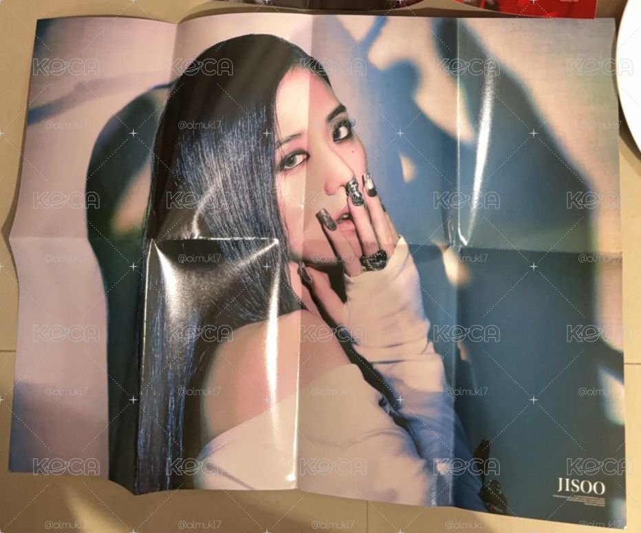 JISOO ME 黑版首批限量海報
