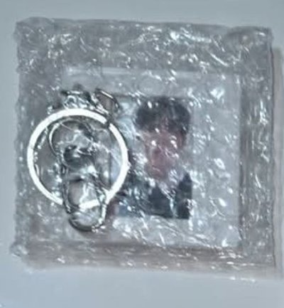 俊 泰吊飾各一