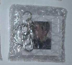 俊 泰吊飾各一