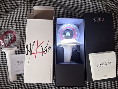 （現貨兩支一起出 一日內寄出）stray kids 一代+二代手燈 應援棒