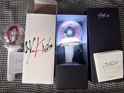 （現貨兩支一起出 一日內寄出）stray kids 一代+二代手燈 應援棒