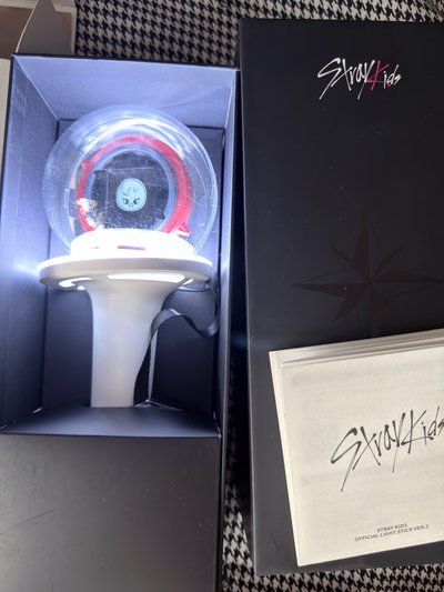 （現貨兩支一起出 一日內寄出）stray kids 一代+二代手燈 應援棒