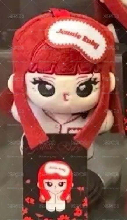 Jennie 聯名娃娃
