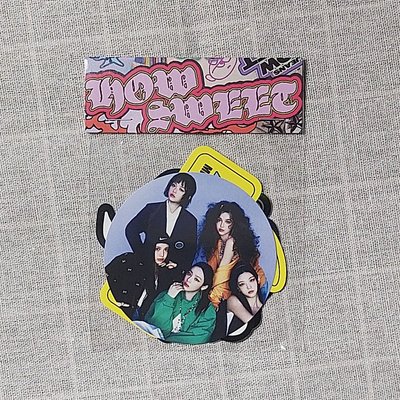 How Sweet 專輯內貼紙包