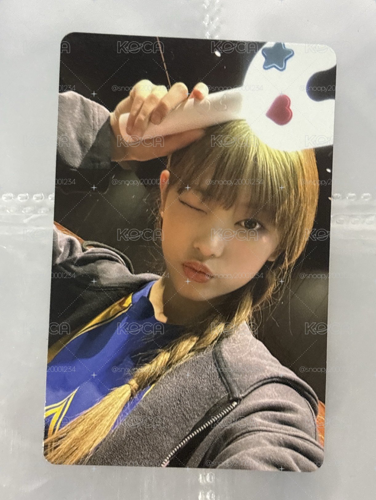 Haerin 手燈卡💛