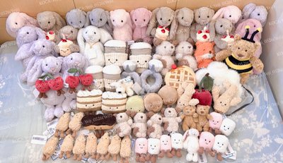 "第一隻 Jellycat 要留給最重要的人"並帶有「Please look after me」（請好好照顧我）的寓意。