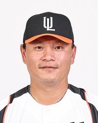 潘威倫