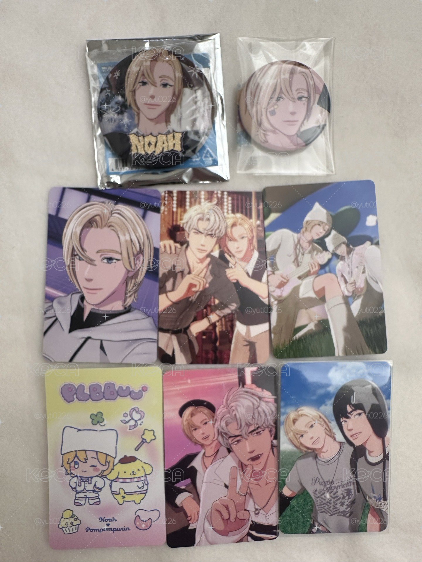 諾亞💜捉迷藏徽章 閃字款 + X BLUSH雜誌徽章小盤（含六張卡）