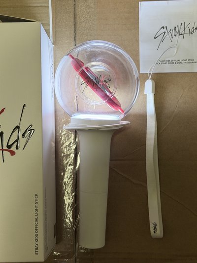 【現貨 手燈+41張太來小卡 一日內寄出】straykids 一代手燈 ZEROBASEONE ZB1 金泰來小卡特典卡