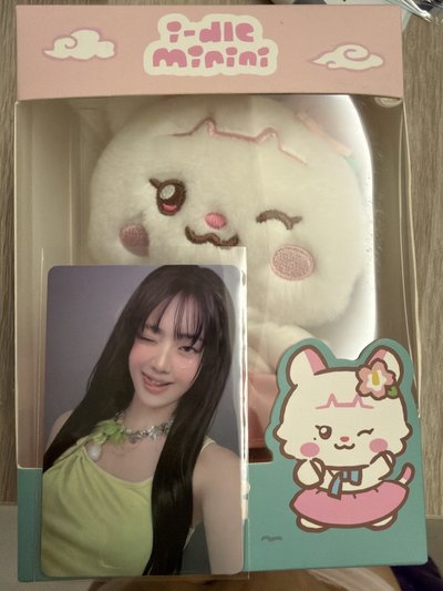 IDLE 雨琦 MINNIE 小娟特別版韓服娃