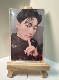 傘咪戳下巴