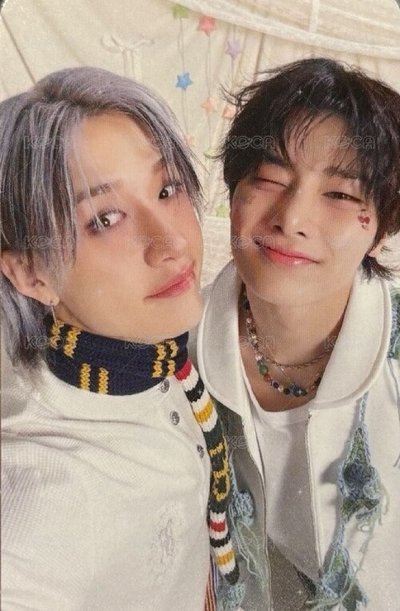 Stray kids 329飯咪雙人場限卡2張 +飯咪成員簽名紙花