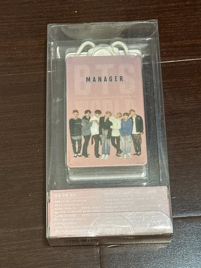 BTS WORLD 金泰亨V 經紀人吊牌
