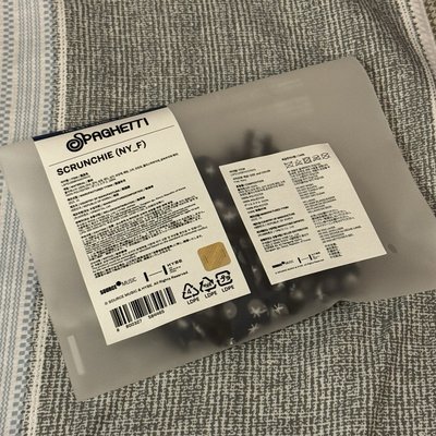 spaghetti 概念照允真手上的番茄髮圈