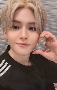 2025 SEASON’S GREETINGS 周邊卡 帽T卡
