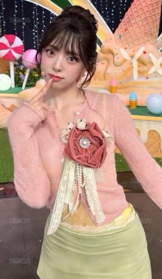 Ice Cream 260329 sbs打歌抽選 未公開 / 抽選拍立得 3.27kbs打歌造型 戳臉瀏海丸子頭娜(Cr.📕Y^2) 背面