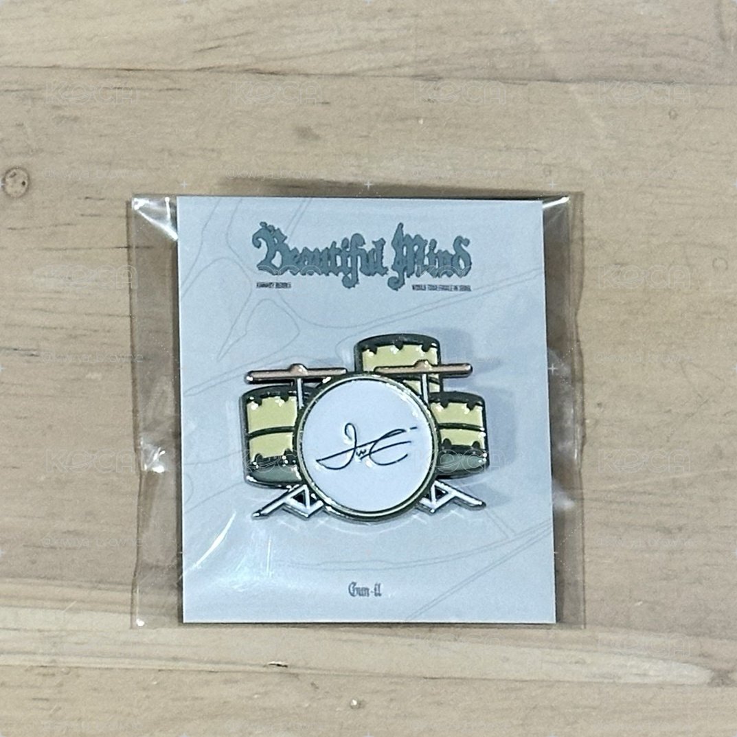 Xdinary Heroes 具 金屬徽章