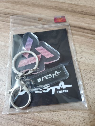 💙D'festa 俊 松山卡背 硬卡+吊飾