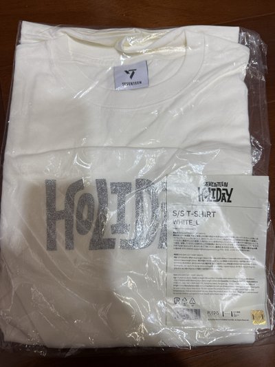 holiday Tshirt L