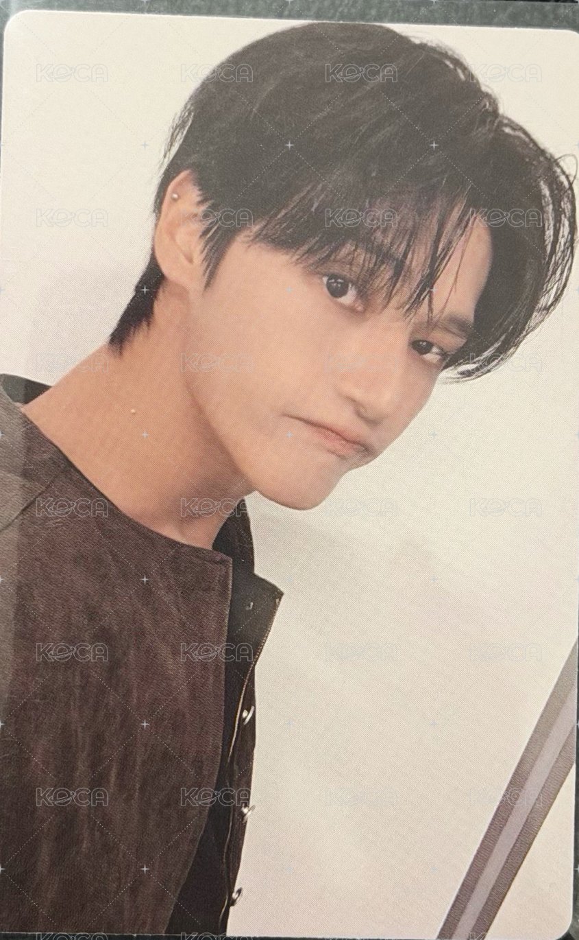 癟嘴黑衣小貓