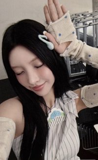 NOT CUTE ANYMORE yzy 線上1.0 簽售卡 