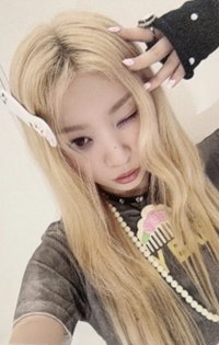 NOT CUTE ANYMORE yzy 線上1.0 簽售卡 