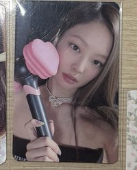 手燈妮