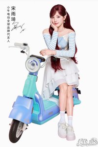 小牛電動 代言卡 