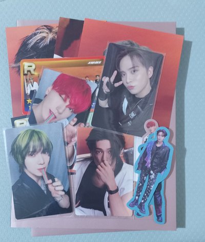 ATEEZ 泡泡糖傘尚 整圖售 含專輯 傘有不過臉細微壓痕(如圖3) 其他配置如圖4