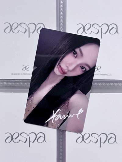 KARINA CHIC雜誌卡