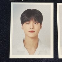 榮 證件照