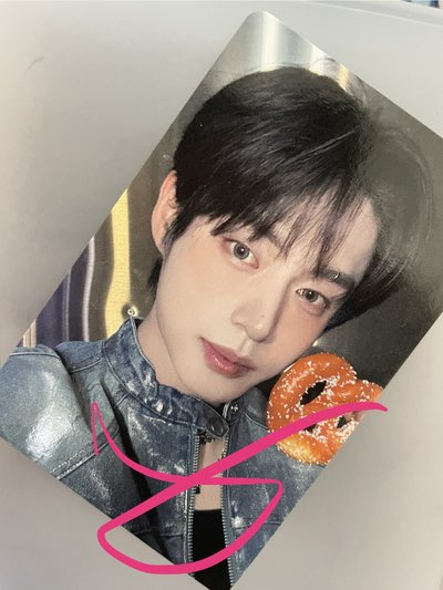 ZB1 吃麵包 咬麵包 麵包好吃