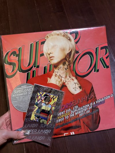 第五張正規專輯 《Mr.Simple》+圭賢小卡