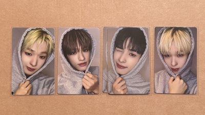 Jump Up 簽售卡 帽踢 ver.+自畫像吊飾