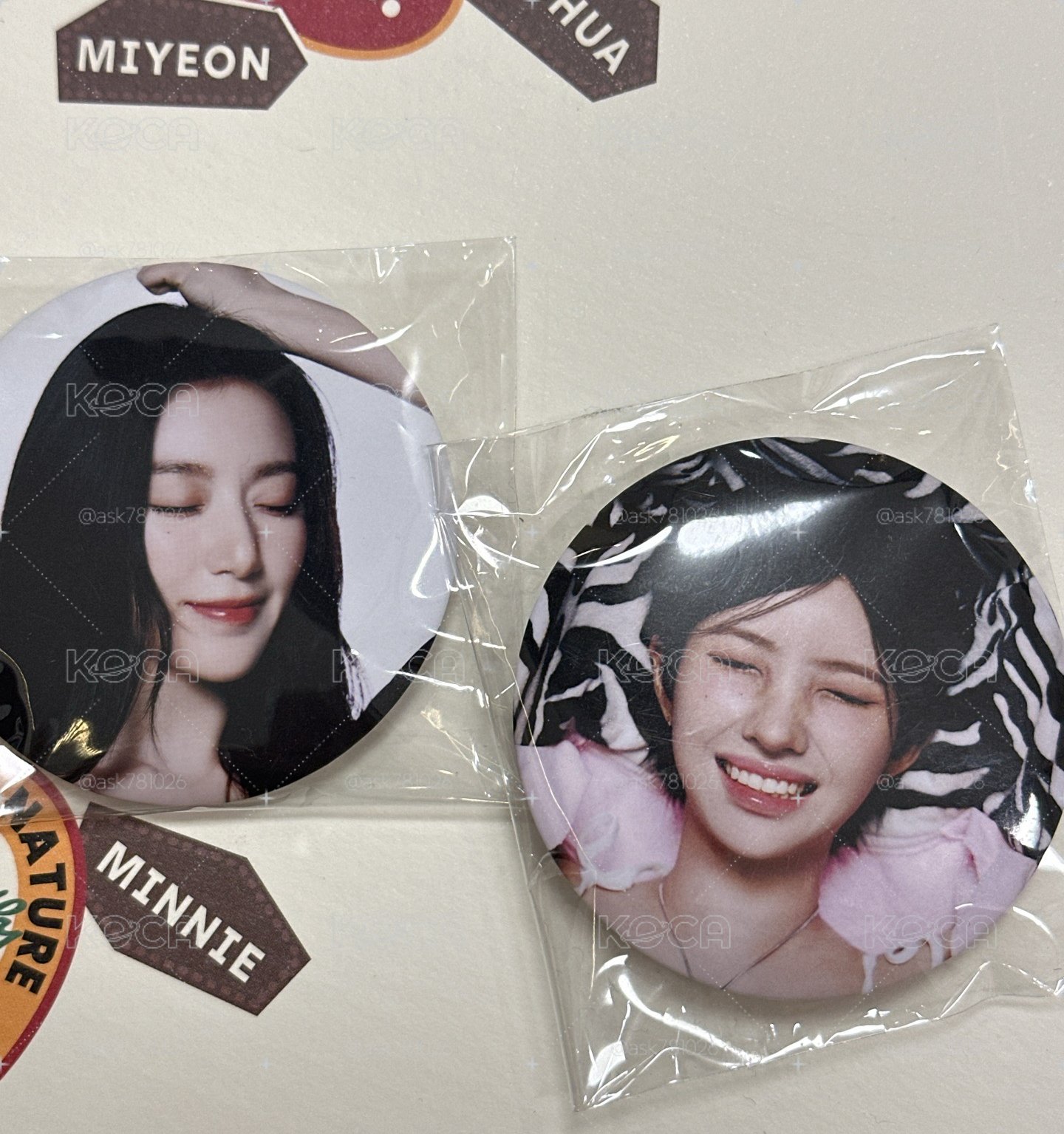 I-DLE 舒華 小娟 徽章 台北場展覽。默認廠損